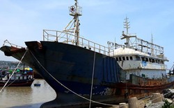 Tìm chủ nhân con tàu không bóng người trôi trên biển Bình Thuận