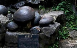 Kỳ lạ vách đá “đẻ trứng” suốt bao năm qua ở Trung Quốc
