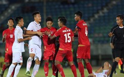 Clip: Cầu thủ U18 Myanmar song phi rợn người vào Bảo Toàn