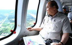 Thủ tướng thị sát ảnh hưởng biến đổi khí hậu ĐBSCL bằng trực thăng