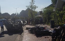 Quảng Ninh: Cán nát 8 xe máy, ô tô “điên” phơi bụng trên đường