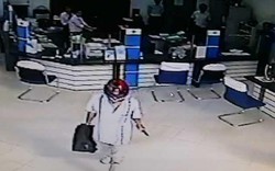 Lộ mặt nghi phạm cầm súng cướp ngân hàng ở Vĩnh Long