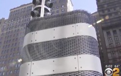 Hàng loạt tháp kim loại bí ẩn mọc lên ở New York