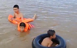Bến đò sông Hồng thành bãi tắm ở Hà Nội