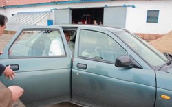 Kim Jong-un bất ngờ dùng xe "cà tàng" đi thăm căn cứ quân sự