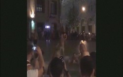 Dân Nga đổ ra phố, cởi quần áo ăn mừng kỳ tích trước TBN