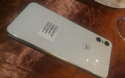 Motorola One bản màu trắng lộ diện, camera kép độc đáo