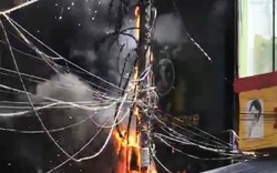 Điện lực TT-Huế nói về vụ trụ điện cháy dữ dội, thiêu rụi xe máy