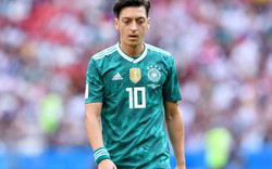 "Cha già" khuyên Ozil đưa ra quyết định sốc sau World Cup 2018