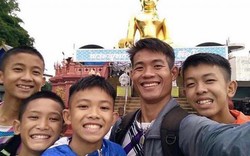 Cứu đội bóng Thái Lan: Không thể đưa HLV rời hang cùng 4 thiếu niên