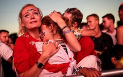 CĐV Anh bật khóc nức nở khi "Tam sư" thua ngược Croatia