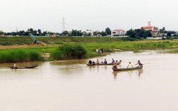 Lật thuyền gỗ tự chế tại Lai Châu khiến 3 người mất tích