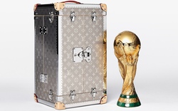 Mãn nhãn vali Louis Vuitton ôm trọn cúp vàng World Cup 2018