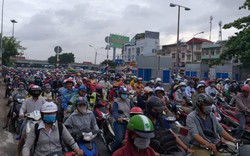 2 vụ va chạm giao thông, ngàn người “chôn chân” ở cửa ngõ Sài Gòn
