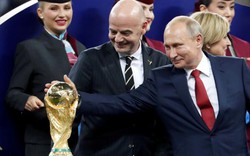 Vui với World Cup, Putin tặng fan bóng đá món quà bất ngờ