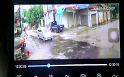 Clip: Nam thanh niên lộn nhiều vòng trên không trung sau khi tông trúng ô tô