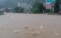 Sơn La: Mưa xối xả, nhiều tuyến đường ở Mộc Châu bị ách tắc