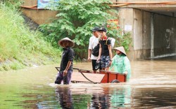 Dịch vụ hốt bạc ngày mưa ở Thủ đô, chỉ vài giờ kiếm ngay tiền triệu