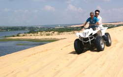 Đến Bình Thuận trải nghiệm phi xe tốc độ trên đồi cát Bàu Trắng