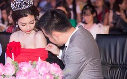 Hoa hậu Đỗ Mỹ Linh mặc váy đỏ trễ vai khoe vòng một gợi cảm