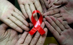 Điều tra vụ bé 2 tuổi nhiễm HIV sau khi đến viện xử lý bị hóc táo