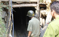 3 giờ đào bới cứu 2 công nhân bị vùi lấp dưới mỏ than sâu 120m
