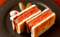 Miếng sandwich bé tí có giá gần bằng cả một tháng lương lại được rất nhiều người tìm mua