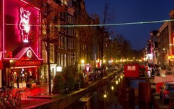 Hà Lan: Mại dâm bùng nổ ở phố đèn đỏ và phản ứng của chính quyền