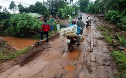 Xe máy lao xuống cầu, 1 thanh niên bị nước cuốn trôi tử vong