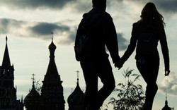 Tình nhân "đổ xô" đến công viên Nga quan hệ tình dục gây bức xúc