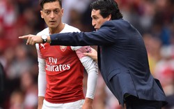 Trước “đại chiến” với Chelsea, HLV Emery cảnh báo Ozil