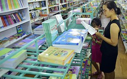 Ảnh: Lùng khắp Hà Nội tìm mua sách giáo khoa đầu cấp