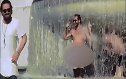 Du khách tắm khỏa thân ở đài phun nước tưởng niệm của Ý gây tranh cãi