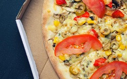 Ba thanh niên Mỹ gọi pizza, bắn chết người giao hàng rồi thản nhiên ăn