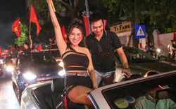 Ảnh: DJ Trang Moon và dàn hotgirl ra đường vẫy cờ mừng chiến thắng