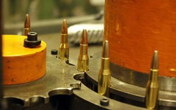 Khám phá xưởng sản xuất đạn 96 năm tuổi của Mỹ