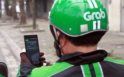 Sẽ xử nghiêm tài xế GrabBike sử dụng điện thoại khi đang lái xe