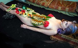 Mẫu bàn tiệc sushi kể chuyện lấy cơ thể làm đĩa đựng thức ăn