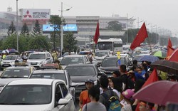 Biển người háo hức chờ đón Olympic Việt Nam