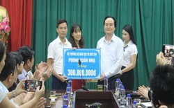 Bộ trưởng Bộ GD&ĐT tặng 300 triệu đồng cho trường học vùng lũ Sơn La