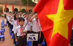 Clip: Học sinh Hà Nội khai giảng trong... sân đình