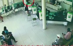 Camera cận cảnh vụ 2 thanh niên nổ súng cướp ngân hàng ở Khánh Hòa