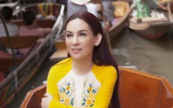 Phi Nhung duyên dáng với áo dài trên xuồng đi chợ nổi ở Thái Lan