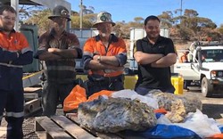 Úc: Đào sâu xuống đất 0,5km, thấy kho vàng 4 ngày mới mang lên hết