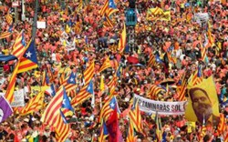 Đại biểu tình đòi Catalan độc lập: Phương Tây ám ảnh Kosovo!