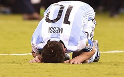 TIẾT LỘ: Thua chung kết, Messi "khóc thảm thiết như trẻ con đòi mẹ"
