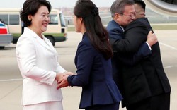Vợ ông Kim Jong-un làm điều chưa có tiền lệ khi đón Tổng thống HQ