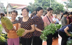 Phụ nữ chung tay "đánh bay" thực phẩm bẩn