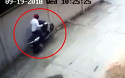 Clip: Trộm bẻ khóa rồi bốc đầu xe máy tẩu thoát