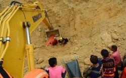 Philippines: Hàng loạt người gửi tin nhắn tuyệt vọng từ dưới đất dày